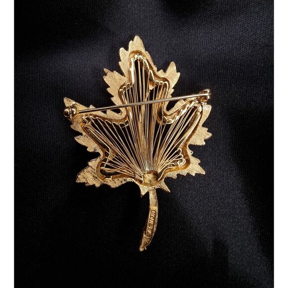 Vintage MONET Gold-Tone Leaf Brooch Pin Maple Leaf Design Elegant - Picture 5 of 5